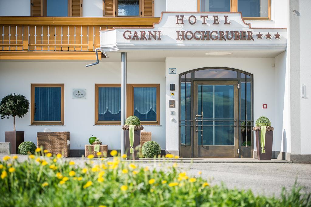 Hotel Garni Hochgruber Brunico Bagian luar foto