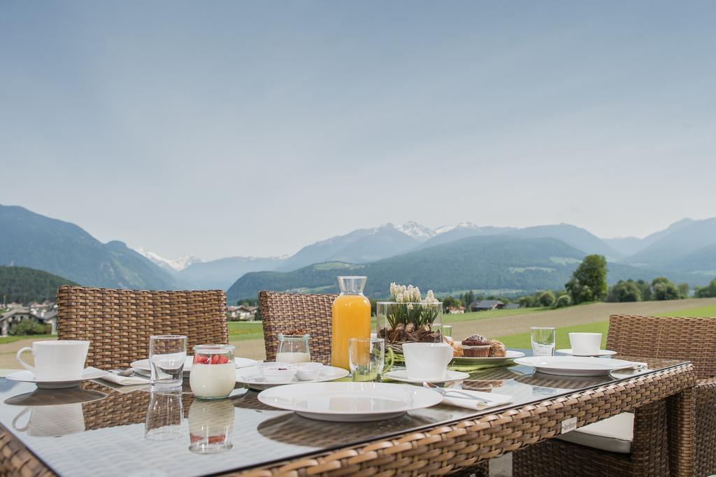Hotel Garni Hochgruber Brunico Bagian luar foto