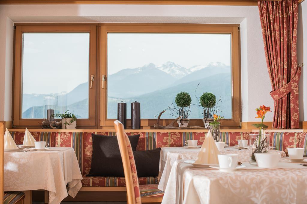 Hotel Garni Hochgruber Brunico Bagian luar foto