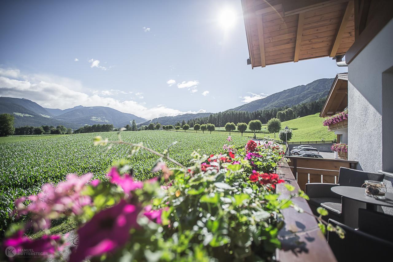 Hotel Garni Hochgruber Brunico Bagian luar foto